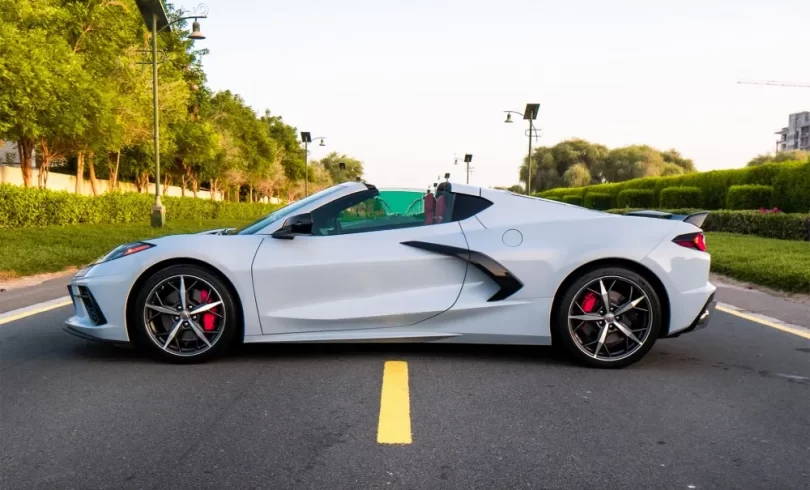 Chevrolet-Corvette-C8-Stingray-Coupe-2022_1