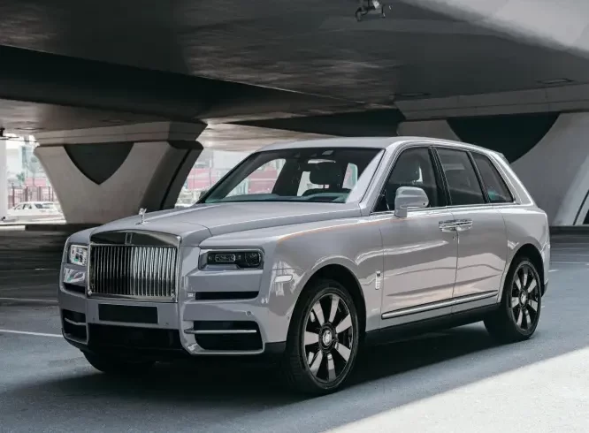 Rolls-Royce_Cullinan_4